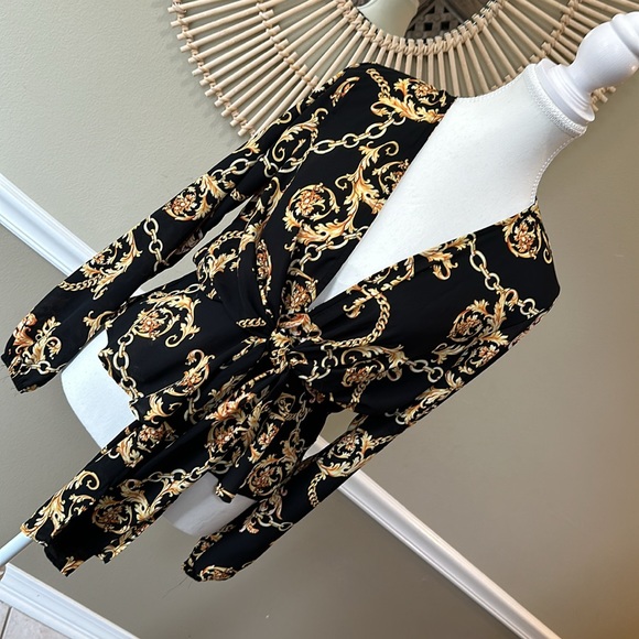 Fashion Nova Vanessa Gold Chain Black Blouse - Picture 4 of 6